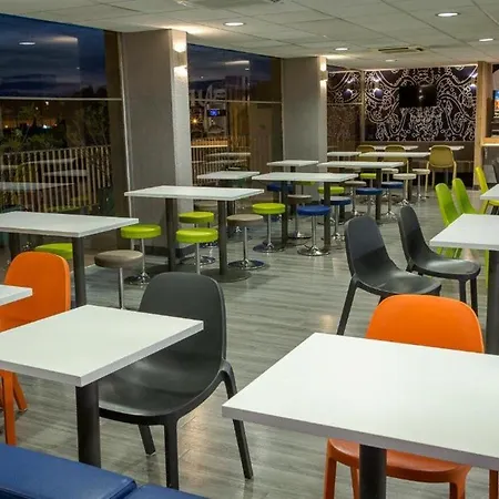 Отель Ibis Budget St Raphael Centre Et
