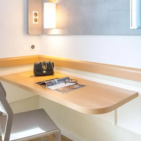 Ibis Budget St Raphael Centre Et Отель Фрежюс