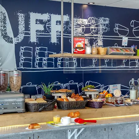 Отель Ibis Budget St Raphael Centre Et Фрежюс