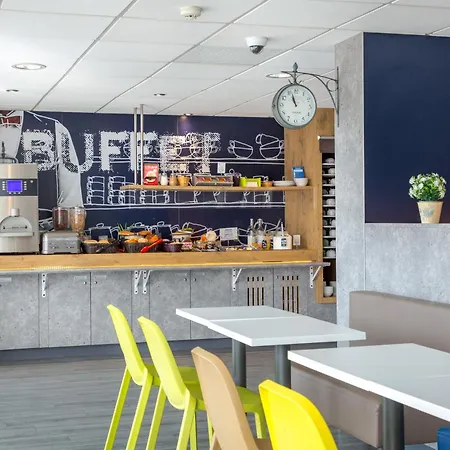 Отель Ibis Budget St Raphael Centre Et