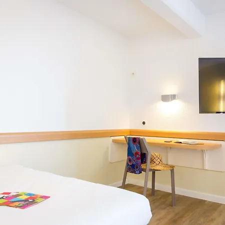 Hotel Ibis Budget St Raphael Centre Plages Gare Tgv 2*