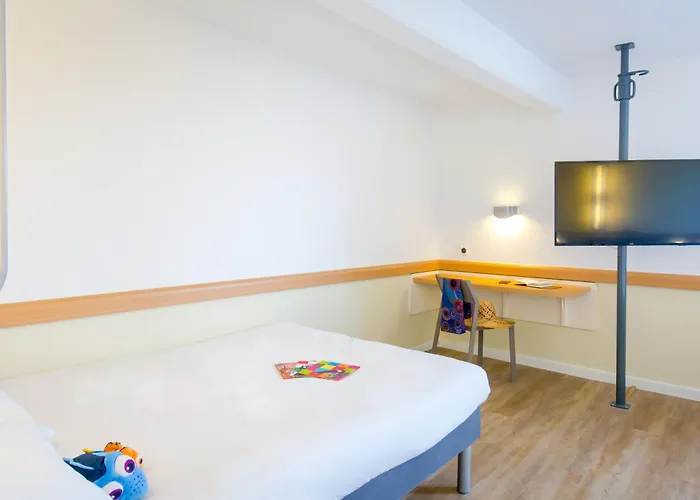 Hotel Ibis Budget St Raphael Centre 2*