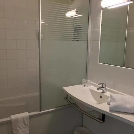 Hotel Ibis Budget St Raphaël Centre Tassigny 2*
