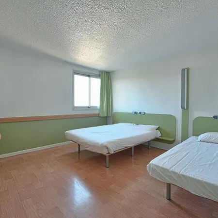 Hotel Ibis Budget St Raphaël Centre Tassigny 2*