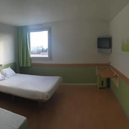 Hotel Ibis Budget St Raphaël Centre Tassigny 2*