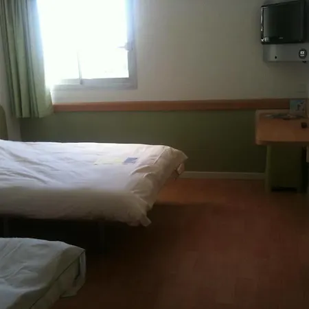 Hotel Ibis Budget St Raphaël Centre Tassigny 2*